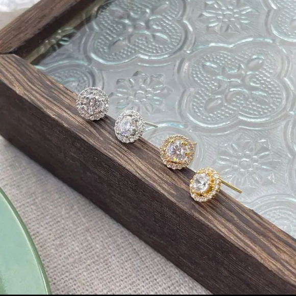 925 Sterling Silver Earrings Bright and Dazzling Crystals - Picture 4 of 4